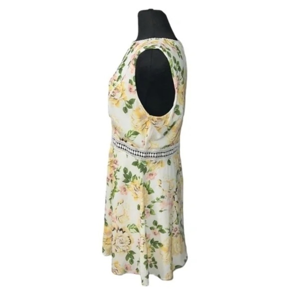 Disney Princess Belle Inspired Skater Floral Dress Juniors Size XL Yellow - Picture 4 of 8